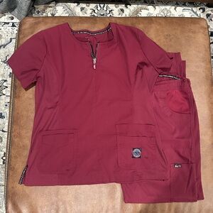 XL Tall Wine Women’s Koi Lite Scrub Set